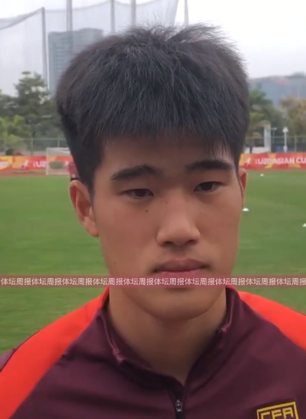  U20國(guó)足球員彭嘯：首戰(zhàn)獲勝樹立很大信心，下半場(chǎng)沒(méi)發(fā)揮出水平