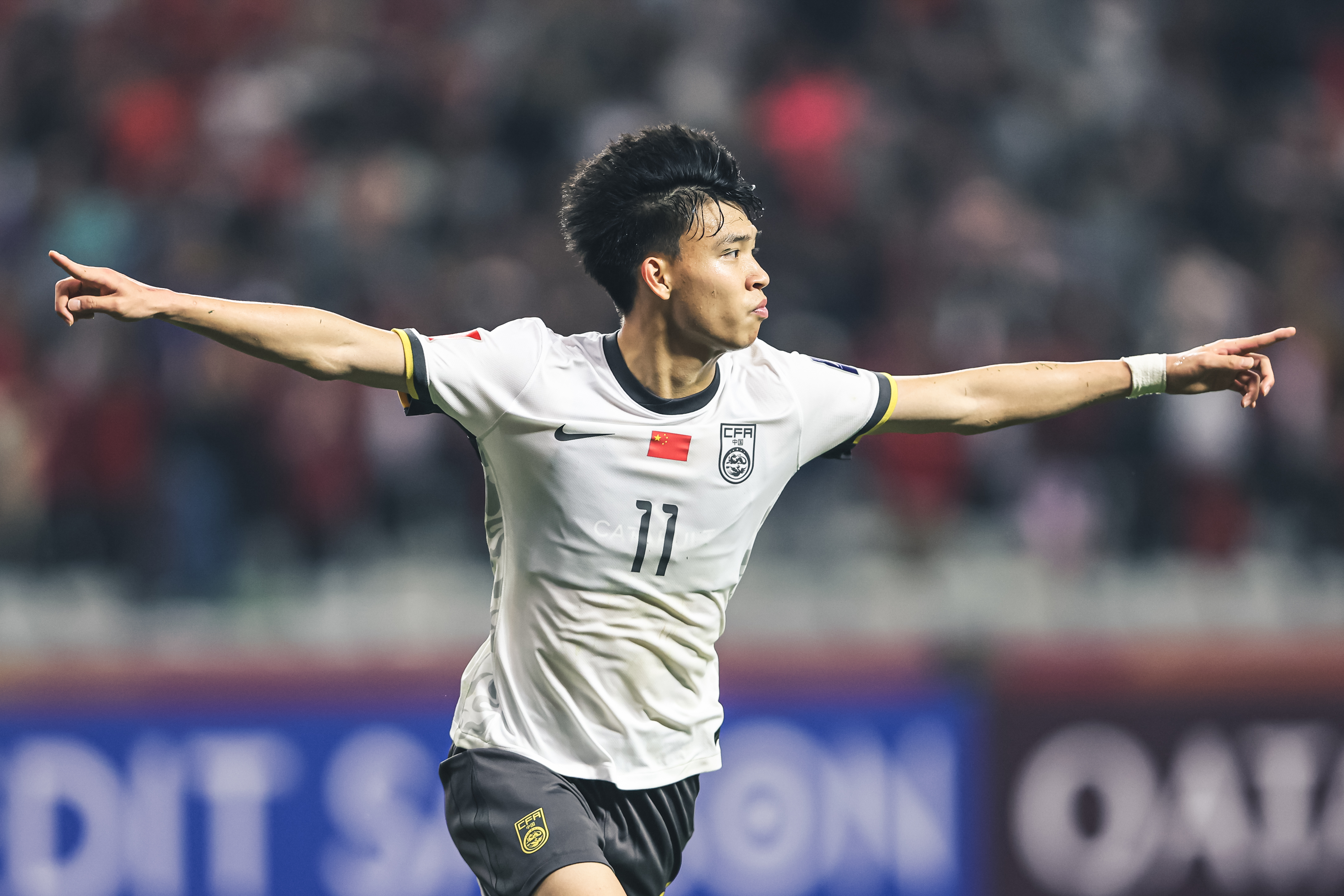  18歲降維打擊U20！王鈺棟傳射+造紅牌，多次爆趟對手根本攔不住
