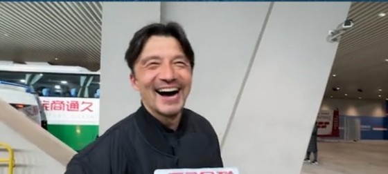  帶孩子和帶球隊(duì)哪個(gè)更累？謝暉笑言：都累，但帶孩子更累