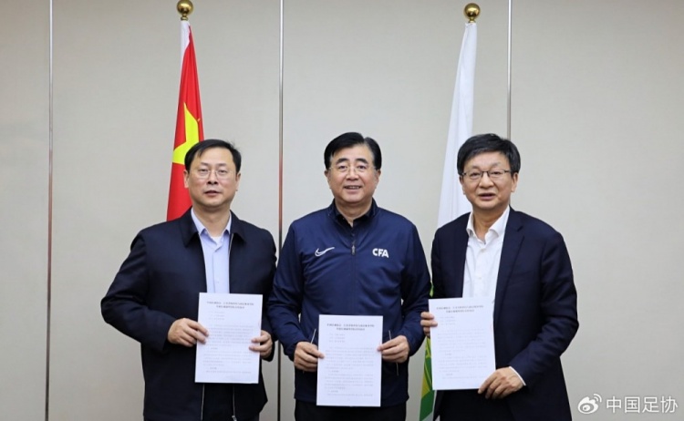  中國(guó)足協(xié)、江蘇省體育局、南京體育學(xué)院簽約共建足球裁判學(xué)院