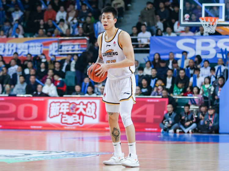  攻防俱佳！張鎮(zhèn)麟15中8拿到19分7板6助5斷2帽