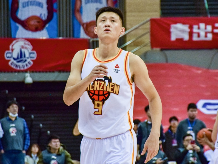 中流砥柱！周鵬12中8高效拿下19分4板 關鍵上籃殺死比賽