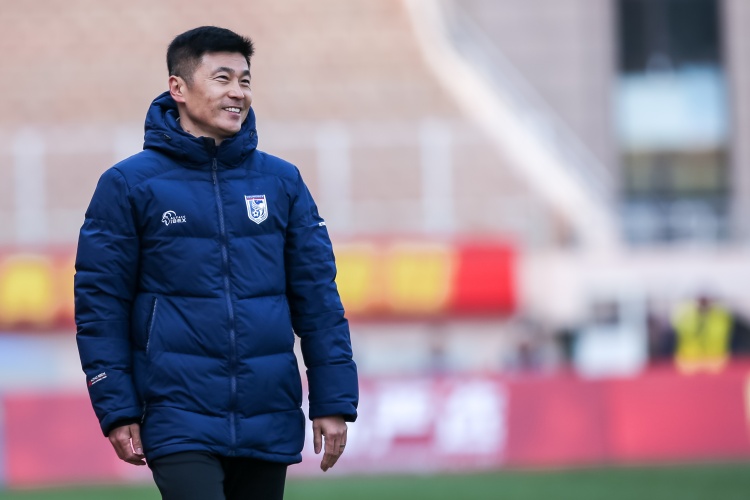  李國(guó)旭：泰山隊(duì)是學(xué)習(xí)的榜樣和目標(biāo)，要用整體防守限制對(duì)方外援