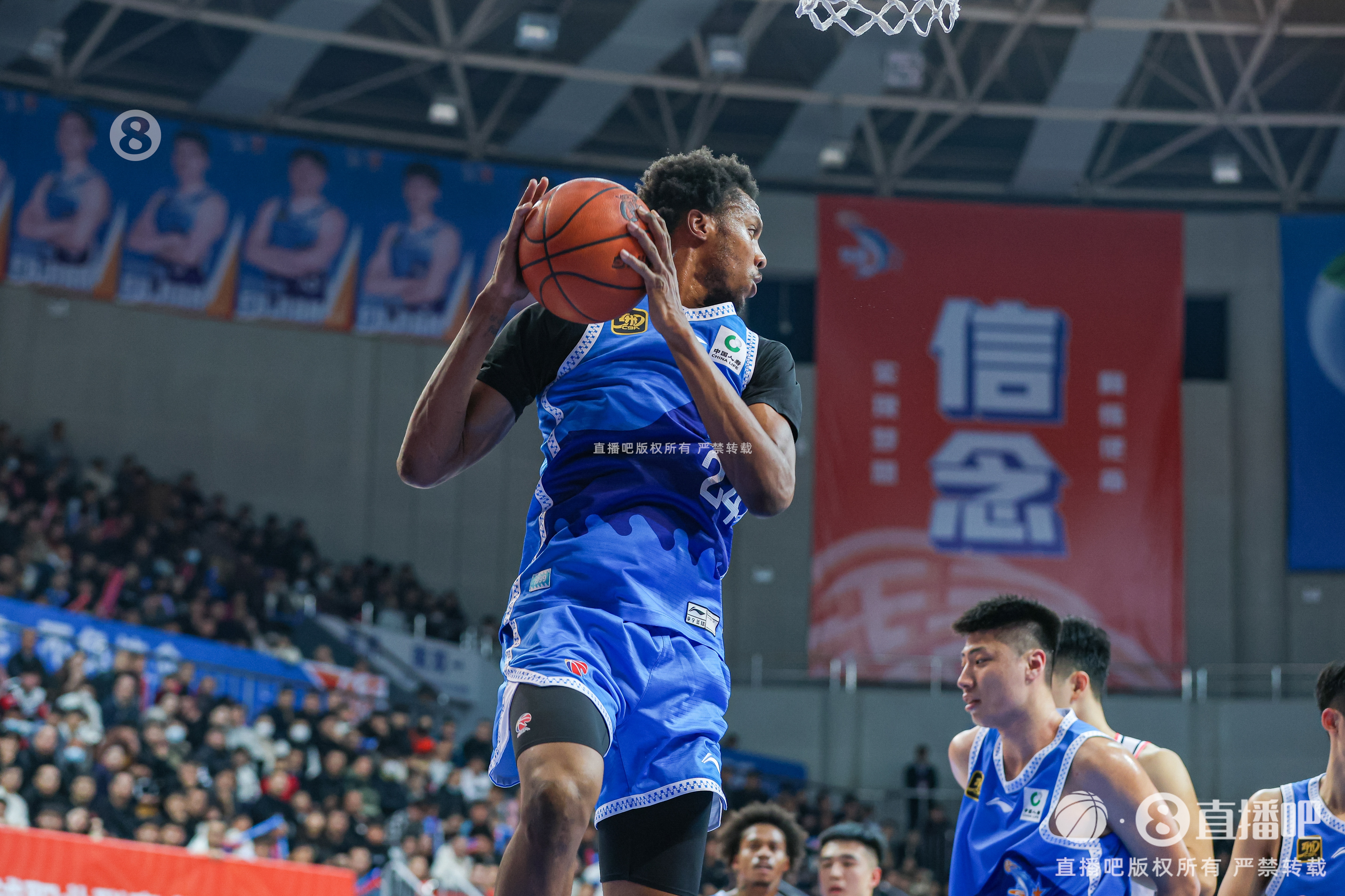  今天效率是真高！路易斯-金20中15&三分7中5怒砍41分8板4斷