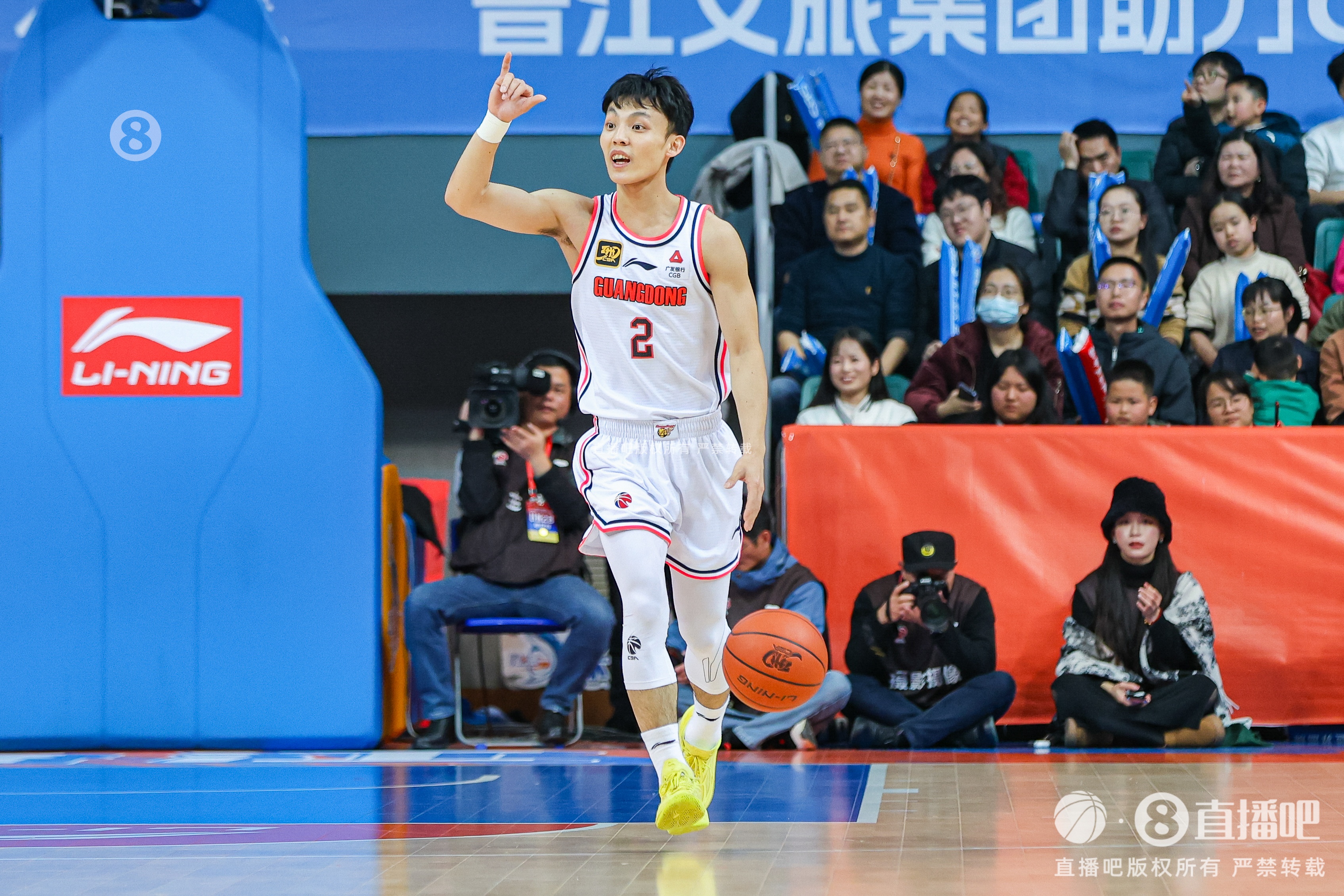  大師！徐杰半場9中8砍下21分4助 單節(jié)5記三分驚艷全場