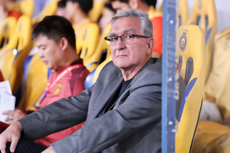  李佳悅：伊萬陣型打法讓我摸不著頭腦，上半場應(yīng)打541做好防守